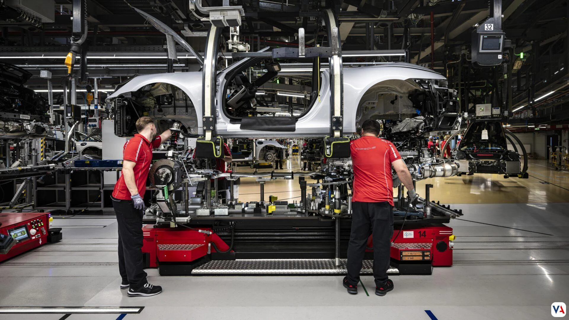 75 años de pasión y velocidad: Porsche celebra un hito histórico en Zuffenhausen 40 (Galeria 2) - 75 Años de Pasión y Velocidad: Porsche Celebra un Hito Histórico en Zuffenhausen