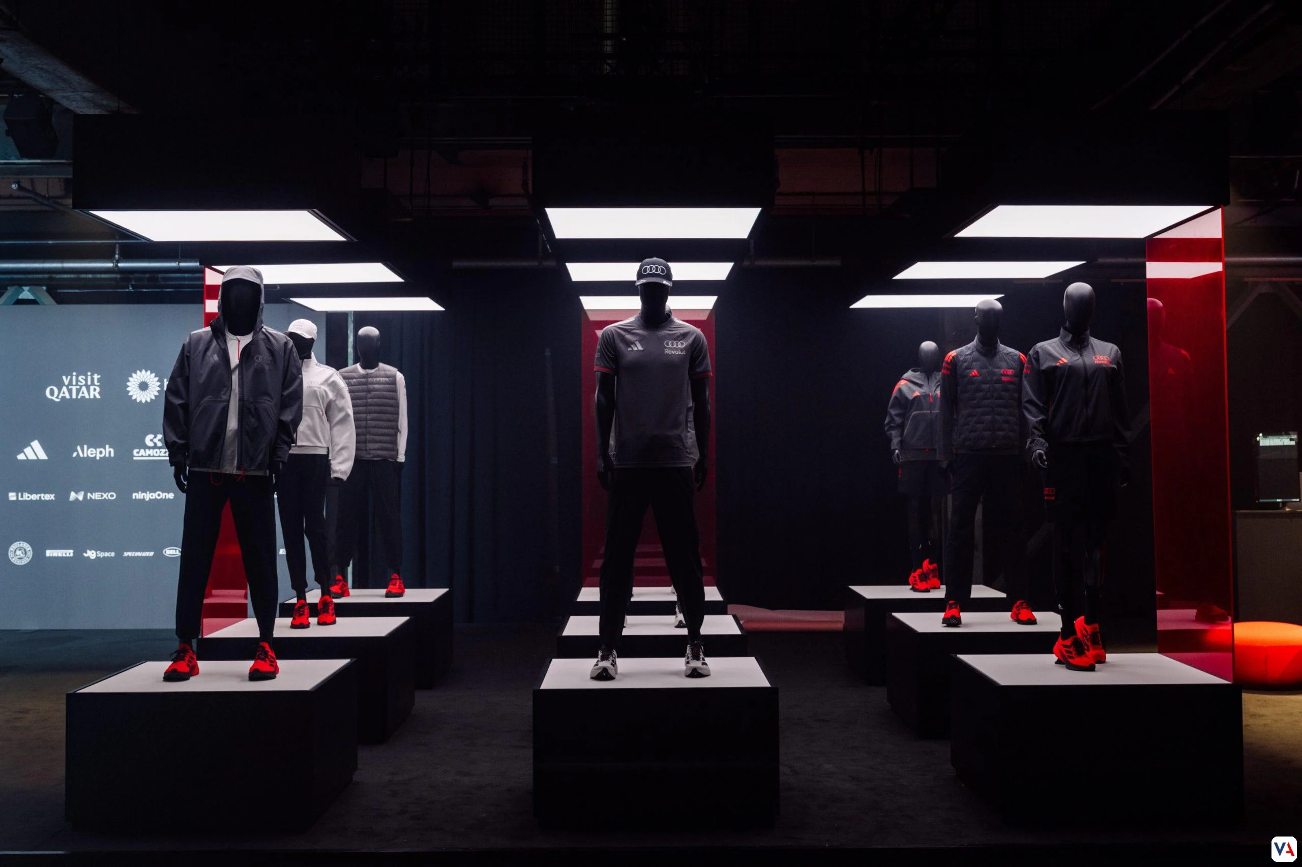 Audi Revolut F1 Team x adidas: La colección que revoluciona el estilo motor 40 Descubre la colección Audi Revolut F1 Team x adidas. Ropa y calzado exclusivos inspirados en el Audi R26 y sus pilotos Hülkenberg y Bortoleto.