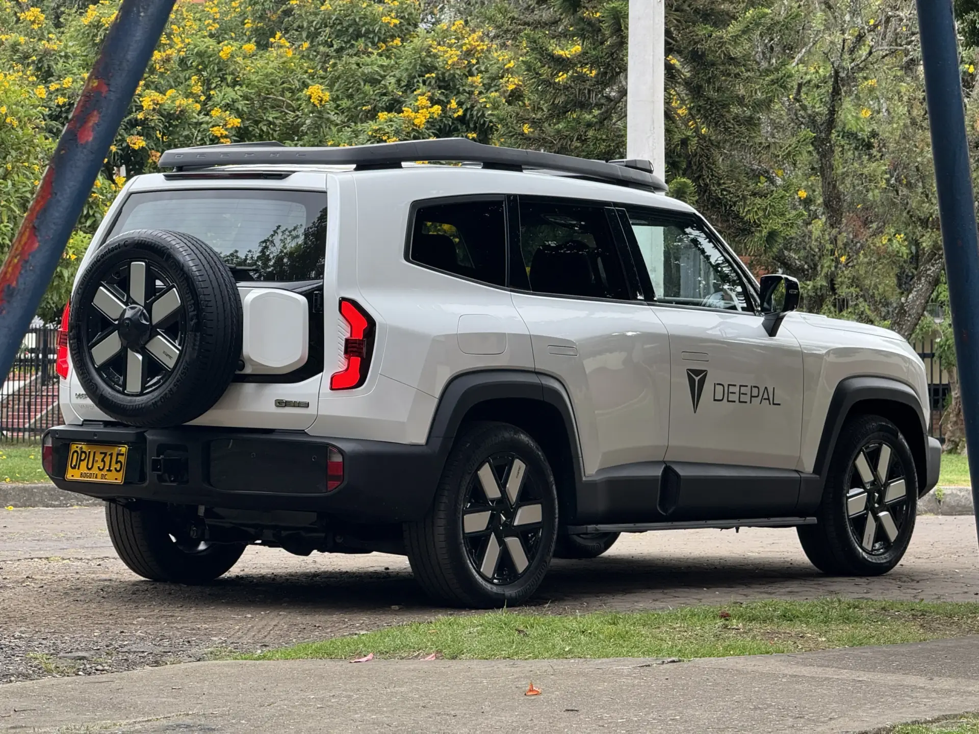 Deepal G318: un SUV de rango extendido preparado para las aventuras off-road en Colombia 3 Deepal G318: un SUV de rango extendido preparado para las aventuras off-road en Colombia -