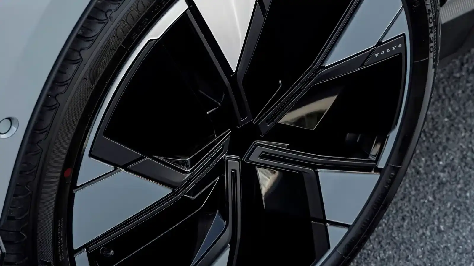 Volvo EX30: El SUV Eléctrico que Lidera la Seguridad en Colombia 8 Volvo EX30: El SUV Eléctrico que Lidera la Seguridad en Colombia -