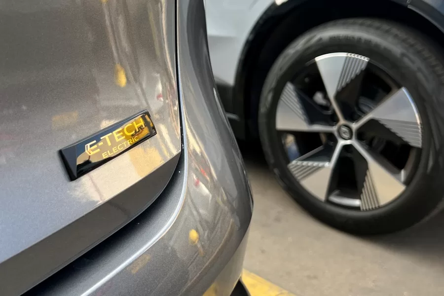 Renault arranca el 2025 con fuerte presencia en el mercado colombiano y 17,2% de participación 8 nuevo Renault Megane E-Tech en Colombia