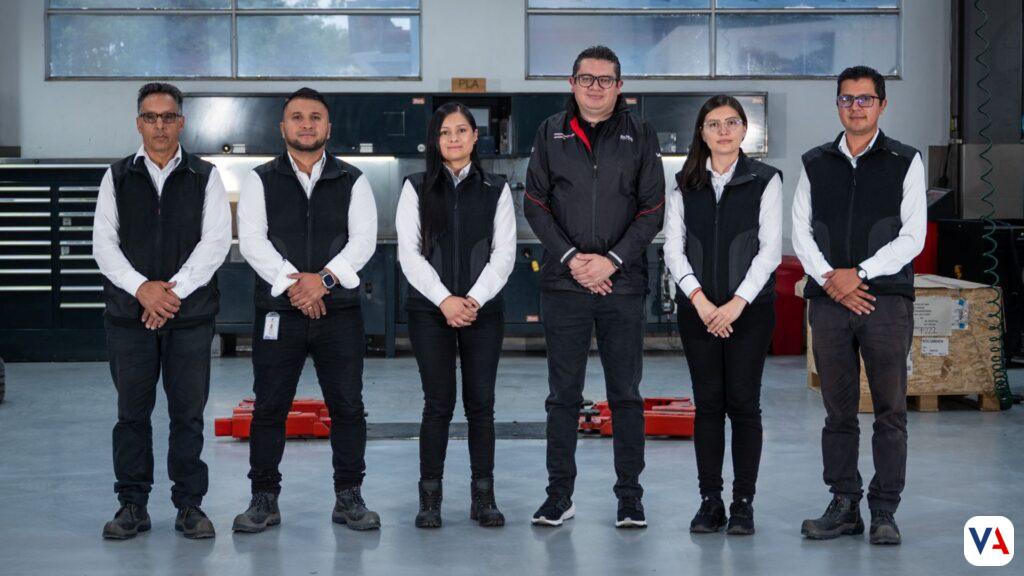 Porsche en Colombia: 5 razones innovadoras para confiar en su servicio postventa 4 Equipo-administrativo-postventa-Joaquin-Arias-Cristian-Puerta-Jaqueline-Cardenas-Yeison-Aguirre-Diana-Beltran-Yimmy-Cristancho-Porsche-Center-Bogota