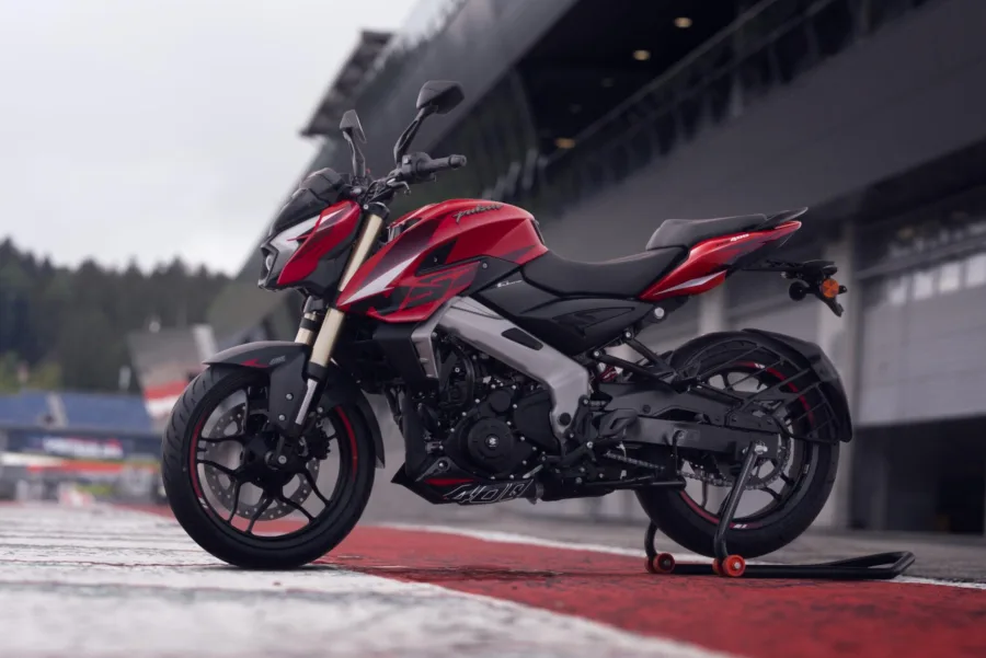 Pulsar NS400Z: así es la moto más deportiva y potente de la marca 8 Pulsar NS400Z