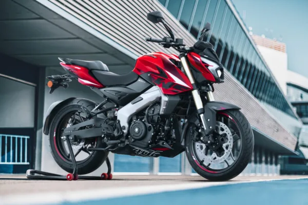 Pulsar NS400Z: así es la moto más deportiva y potente de la marca Pulsar NS400Z
