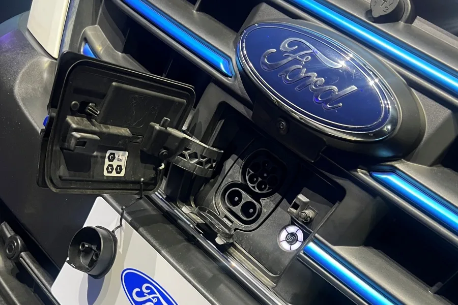 Ford E-Transit llega a Colombia: la nueva apuesta eléctrica en vehículos comerciales 8 Ford E-Transit Panel Van en Colombia
