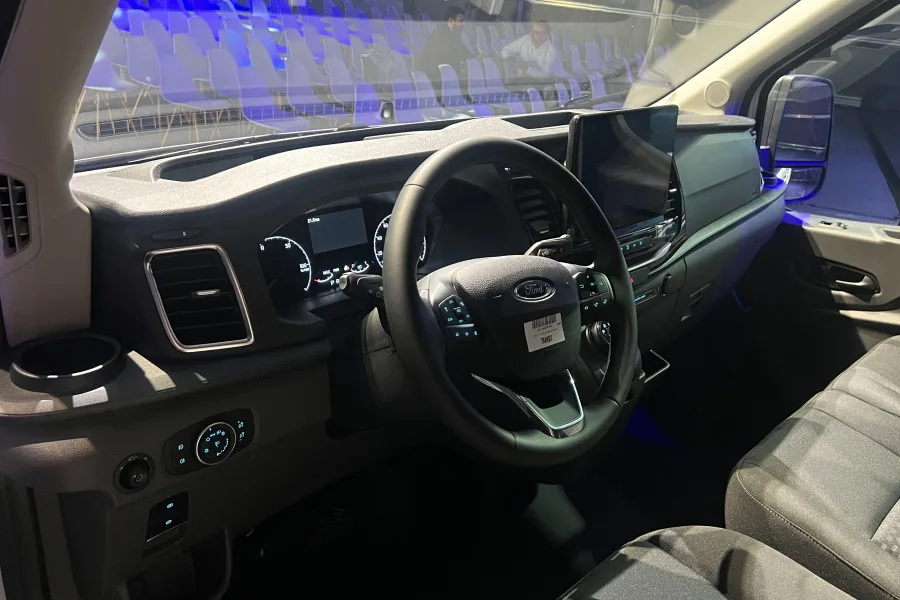 Ford E-Transit llega a Colombia: la nueva apuesta eléctrica en vehículos comerciales 4 Ford E-Transit Panel Van en Colombia