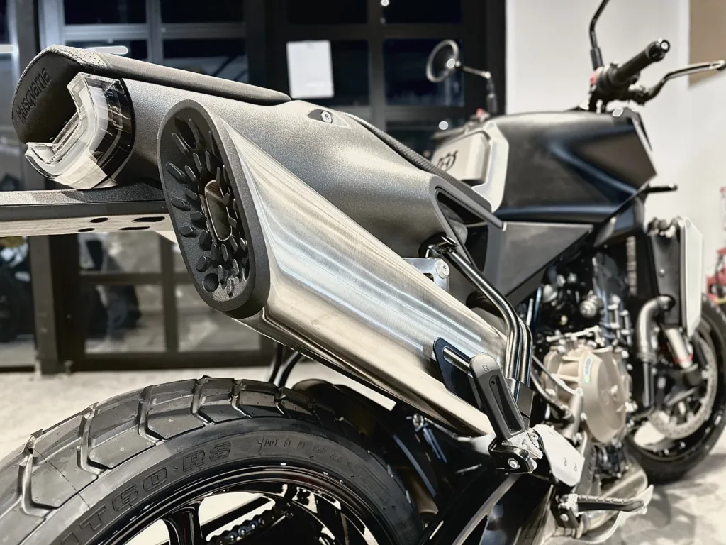 Husqvarna impacta con la Svartpilen 801: una scrambler pensada para la ciudad 2 Husqvarna Svartpilen 801 salida