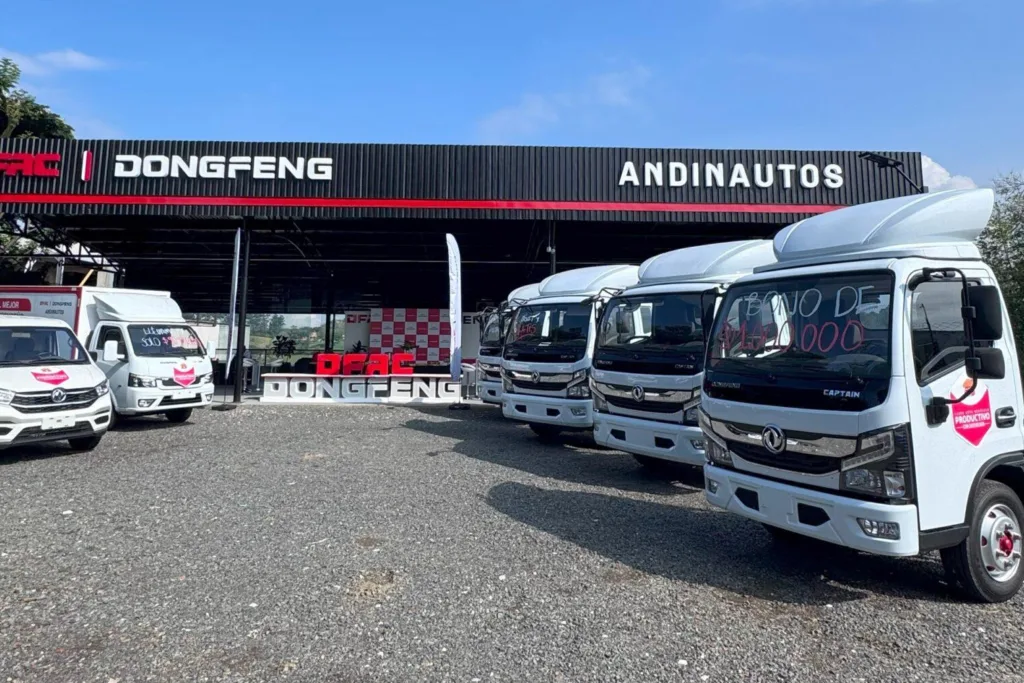 DFAC-Dongfeng Andinautos: Nueva Vitrina de Vehículos Comerciales en Pereira 8 frente vitrina Pereira se consolida como centro del transporte en el Eje Cafetero con la apertura de la nueva vitrina DFAC-Dongfeng Andinautos.