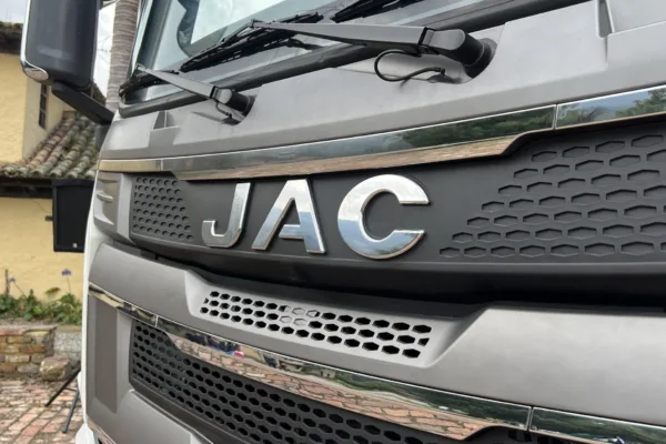 JAC Motors impulsa el mercado colombiano de vehículos de carga con Inchcape LOGO FRONTAL JAC by Inchcape
