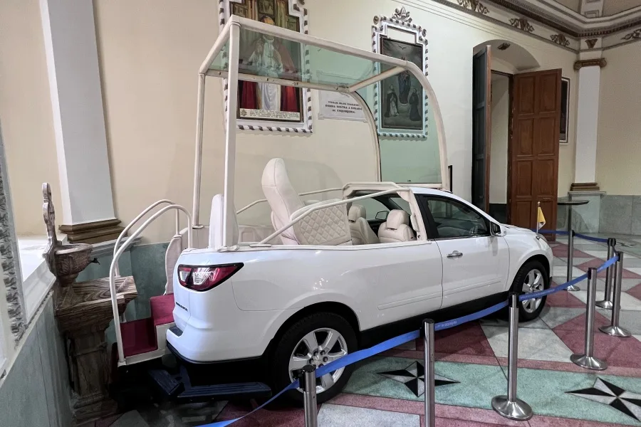Recordando el papamóvil que acompañó al Papa Francisco en su visita oficial a Colombia 10 Papamóvil Chevrolet Traverse Colombia 2017