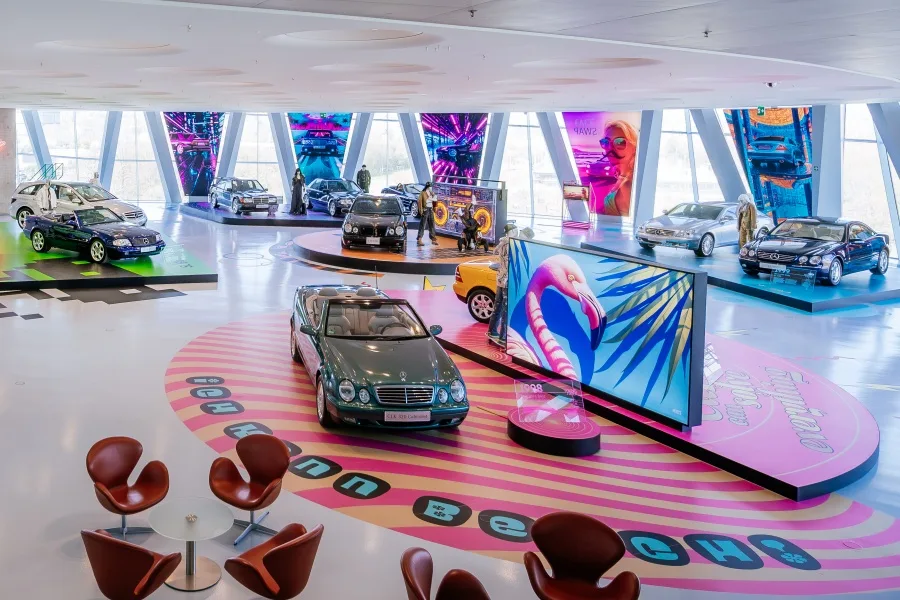 "Youngtimer": Los carros de ensueño de los millennials reviven en el Museo Mercedes-Benz 46 Youngtimer Museo Mercedes-Benz exhibición 2025