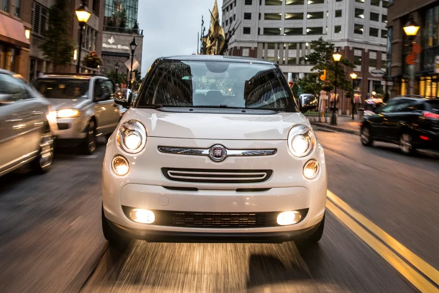 Los Fiat 500L del Papa Francisco: Símbolo de humildad papal 4 Fiat 500L Papa Francisco