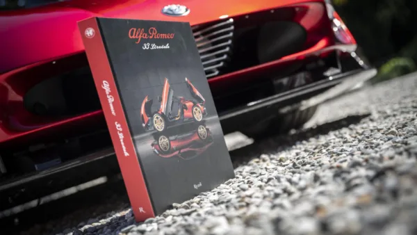 Libro Alfa Romeo 33 Stradale: un sueño exclusivo hecho arte libro Alfa Romeo 33 Stradale