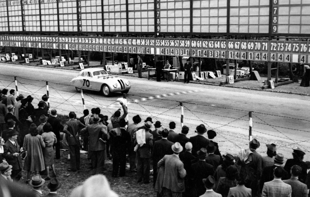 BMW 328 Coupe Kamm, llegando a Brescia, en la carrera de 1940.