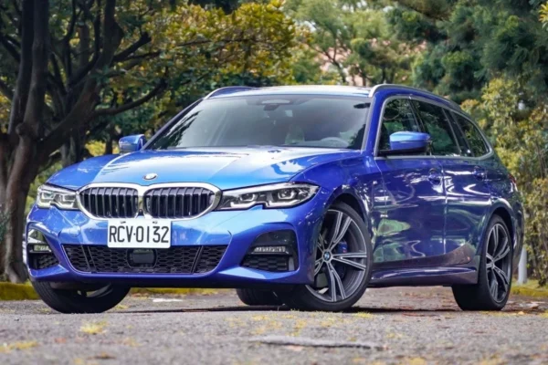 BMW 330i Touring Edición M Colombia