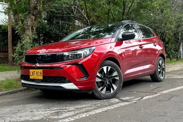Opel Grandland Ultimate 1.6T 2024 prueba Colombia