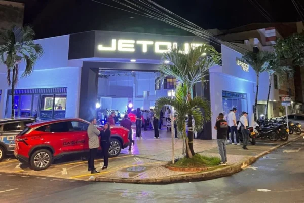 Vitrina Jetour Bucaramanga Colombia 2024