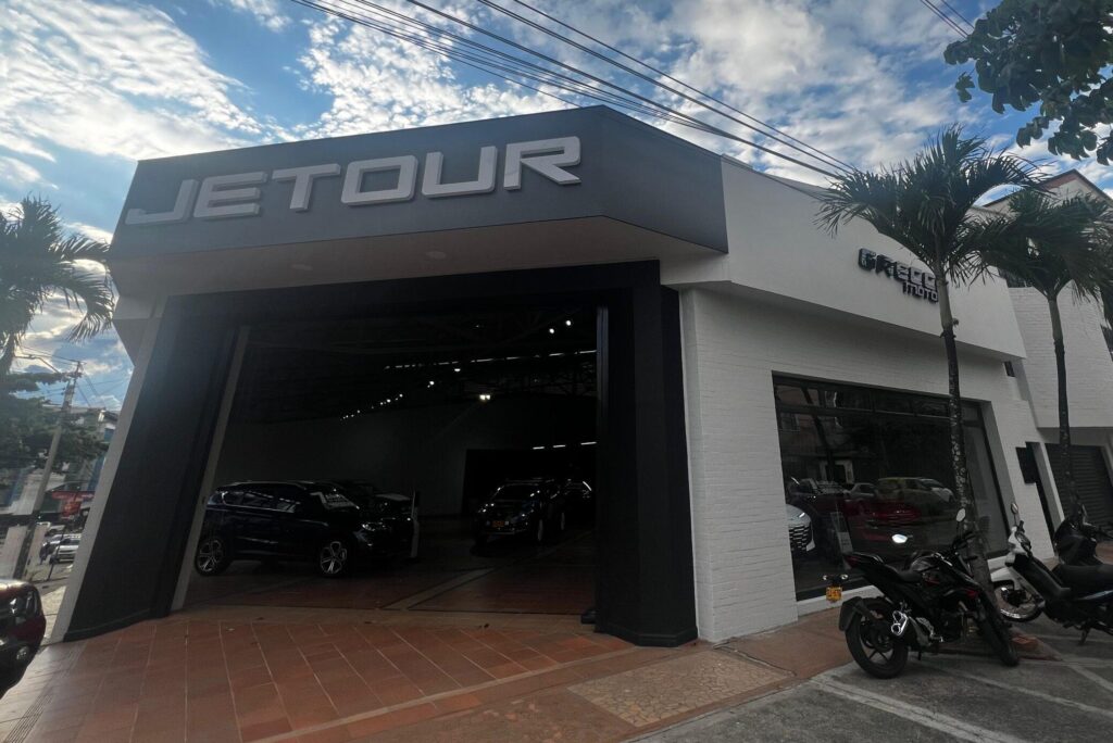 Jetour inauguró su primera vitrina exclusiva en Bucaramanga 2 Vitrina Jetour Bucaramanga Colombia 2024
