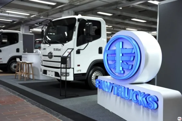 camion-faw-frente-derecho-con-logo.jpeg