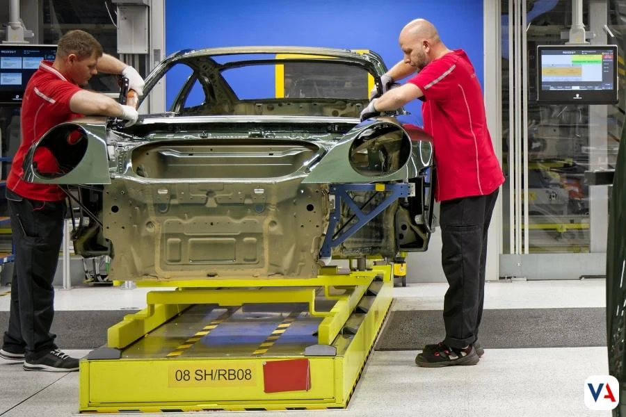 Así nacen las versiones especiales del Porsche 911: ¿Artesanía o tecnología? 5 Porsche 911 fabricación versiones especiales planta Zuffenhausen 2024