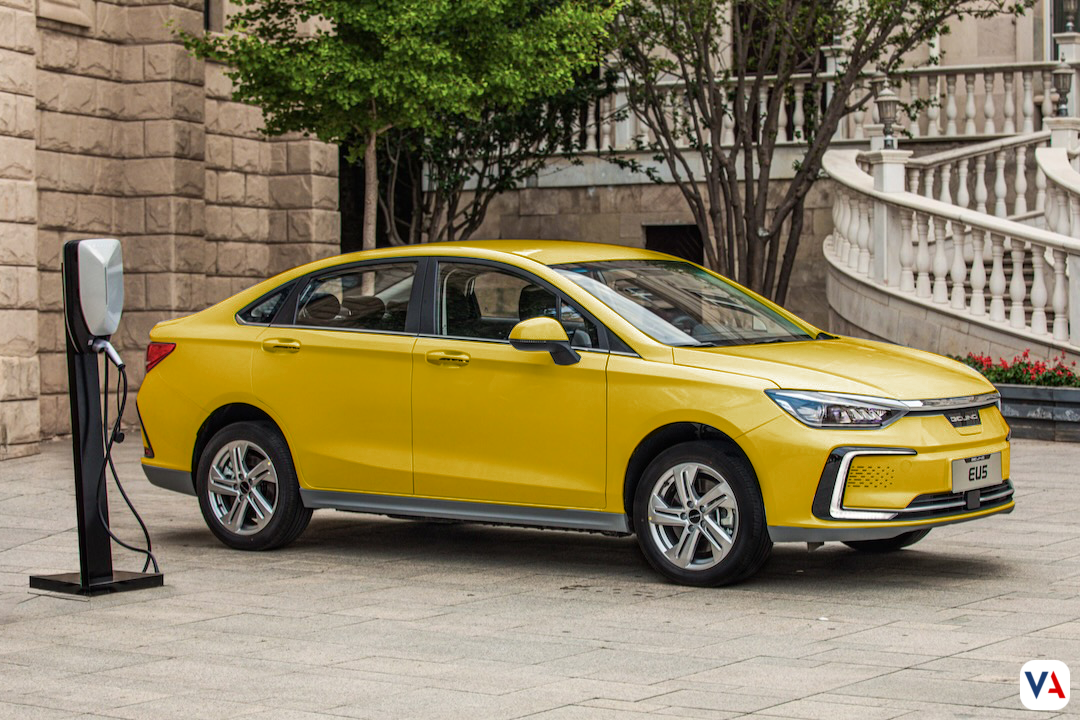 BAIC-EU5-amarillo taxi