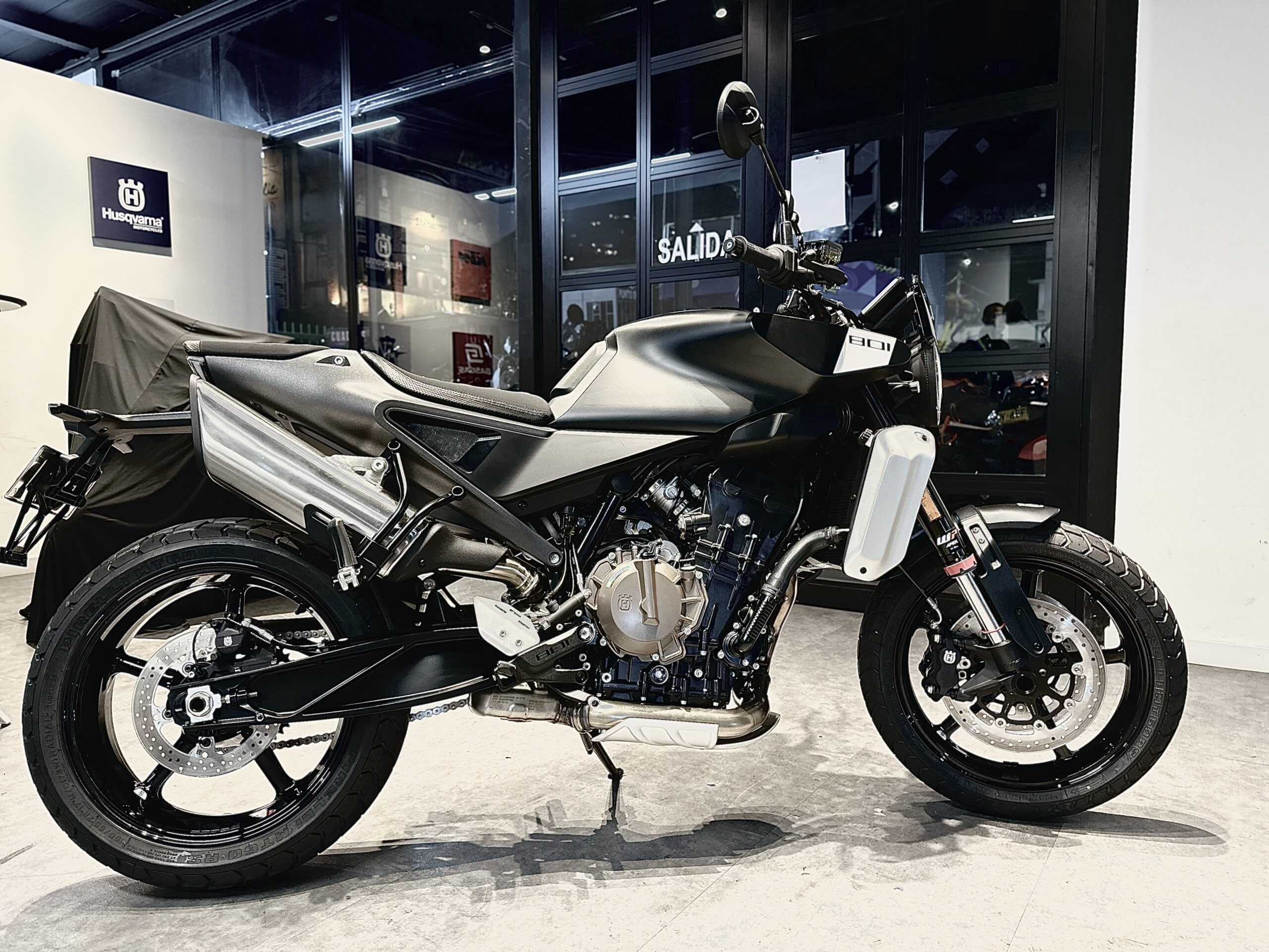 Husqvarna Svartpilen 801