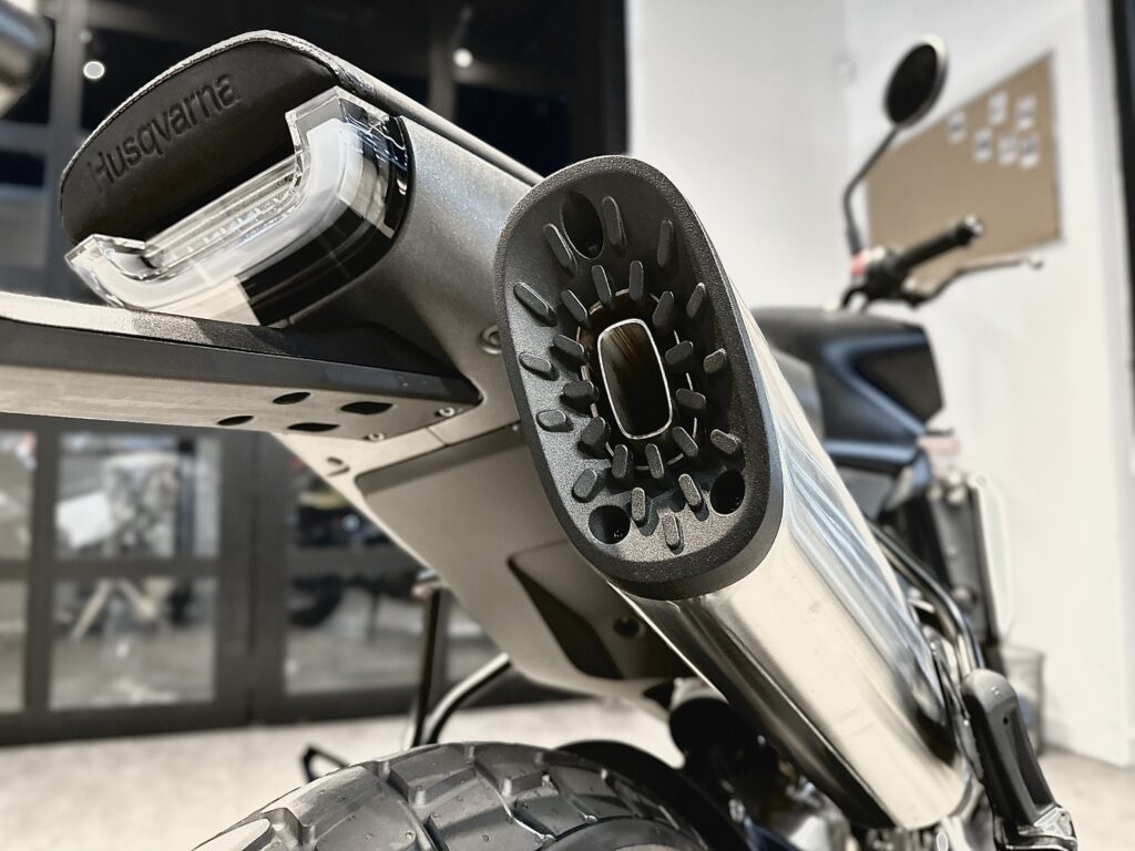 Husqvarna impacta con la Svartpilen 801: una scrambler pensada para la ciudad -