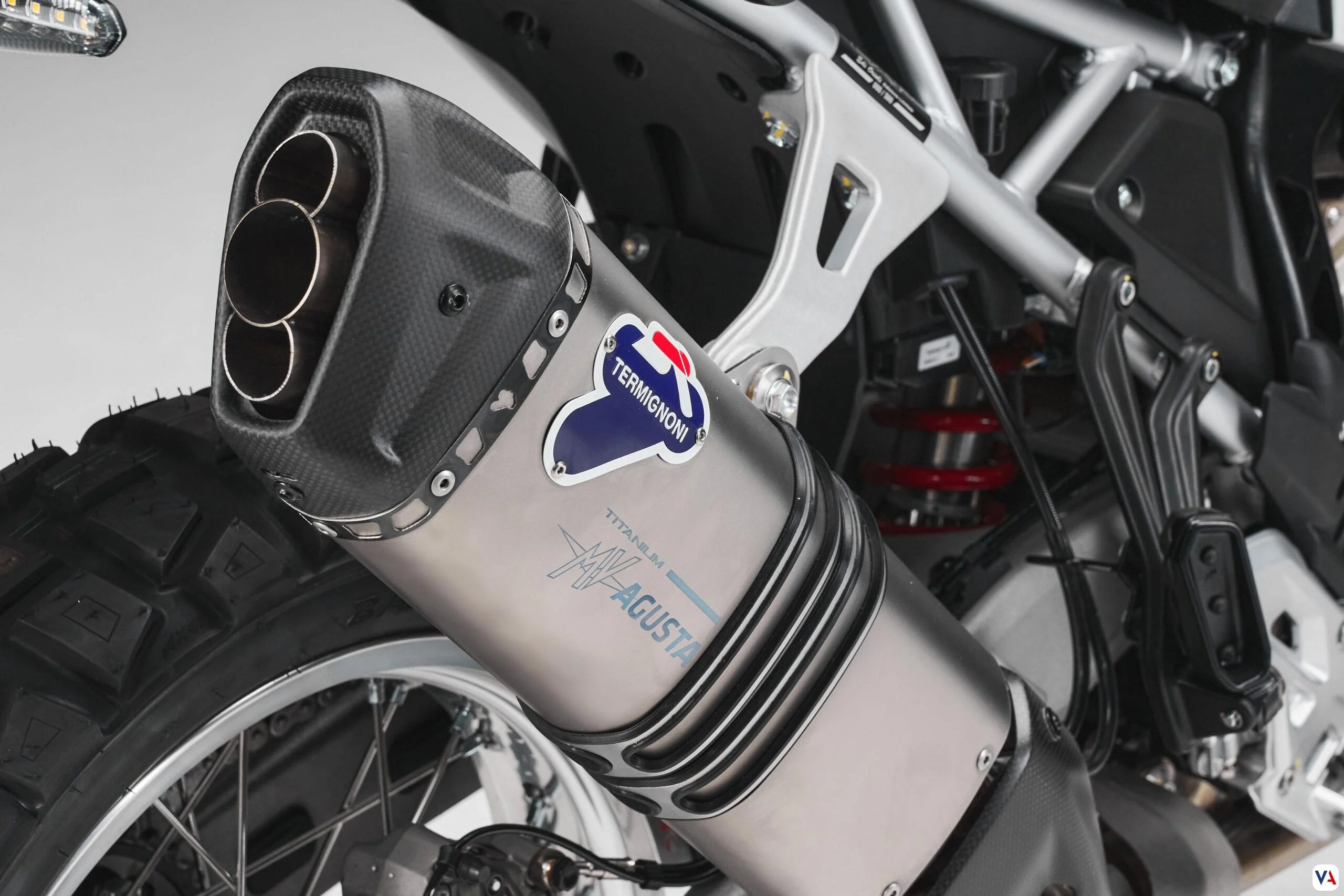 Una edición limitada de lujo llega a Colombia: MV Agusta LXP Orioli 2 MV Agusta LXP Orioli salida