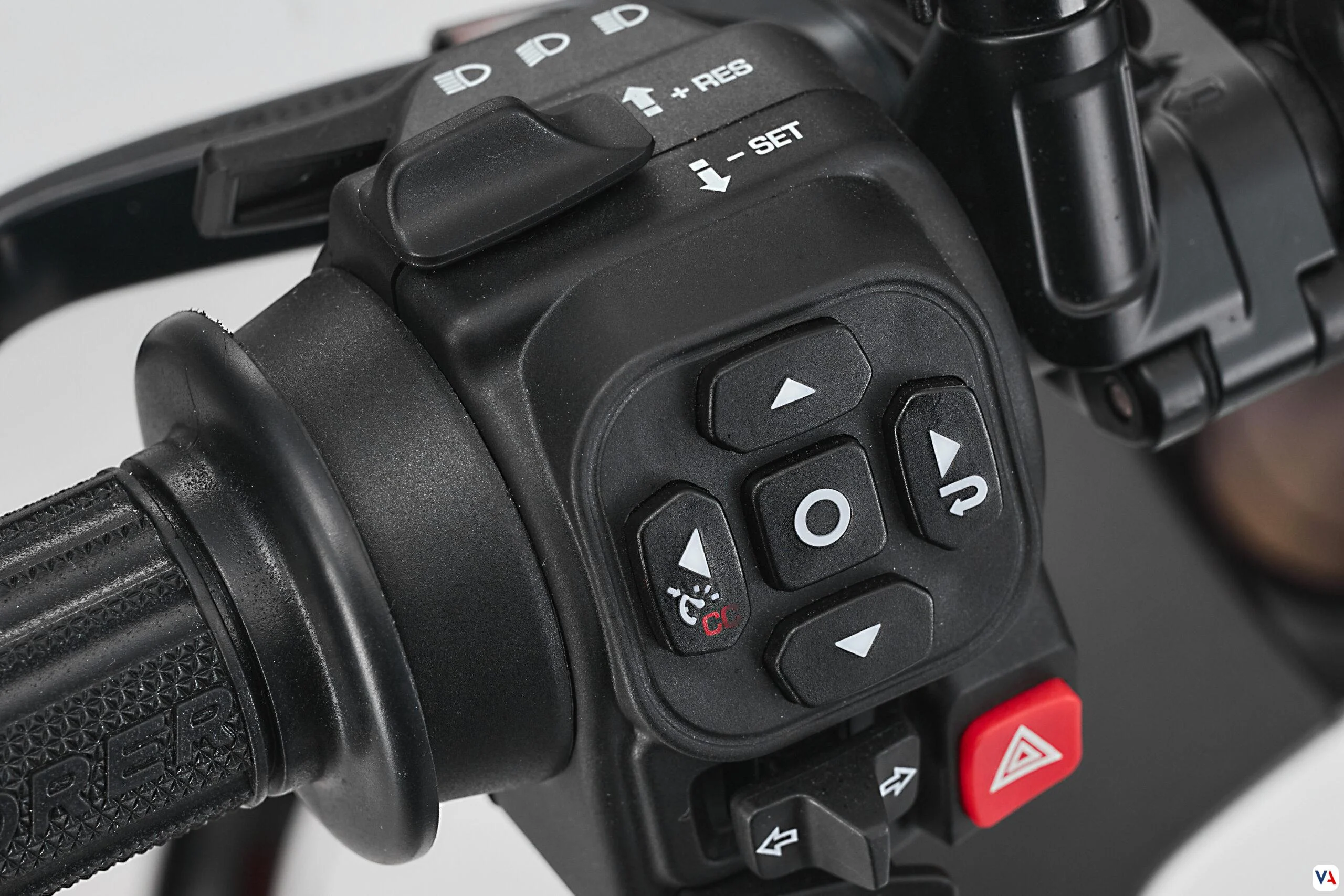 Una edición limitada de lujo llega a Colombia: MV Agusta LXP Orioli 5 MV Agusta LXP Orioli timón