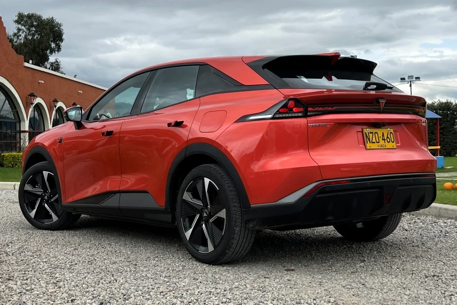 Deepal S07 en Colombia vista posterior