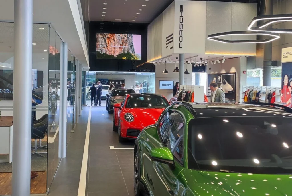 Porsche renovó su concesionario en Bogotá y reabre las puertas al público 2 Porsche Center Bogotá 2025