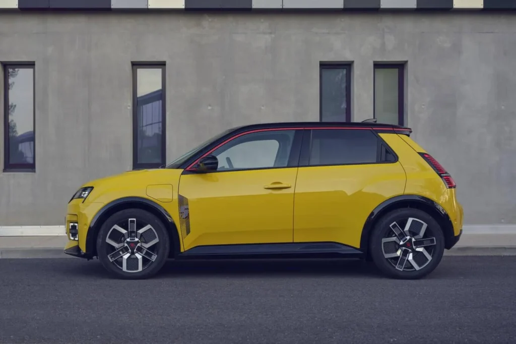 Renault-5-E-Tech-electric-iconic-cinq-version-Pop-Yellow-1