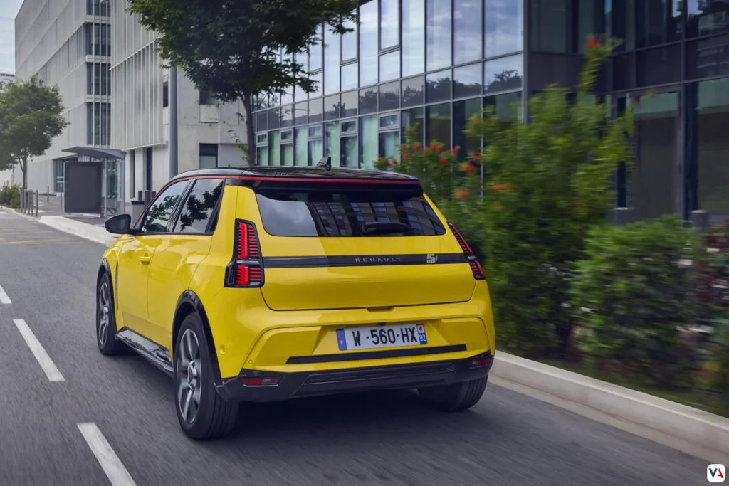 Renault-5-E-Tech-electric-iconic-cinq-version-Pop-Yellow.