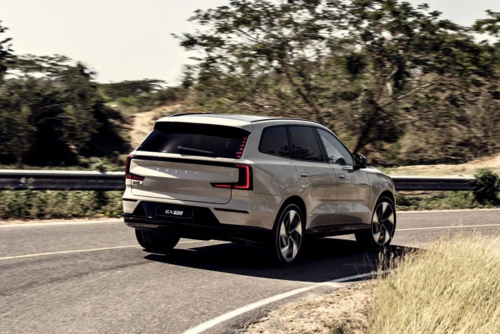 La nueva Volvo EX90 deslumbró en Cartagena antes de su debut oficial en Colombia 5 Volvo EX 90 trasero derecho