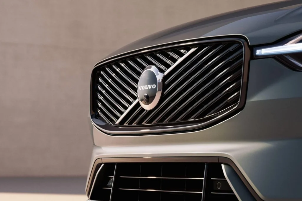 Volvo XC60 2026: Renovación Tecnológica y de Diseño para el SUV Premium 2 Refreshed_Volvo_XC60_exterior