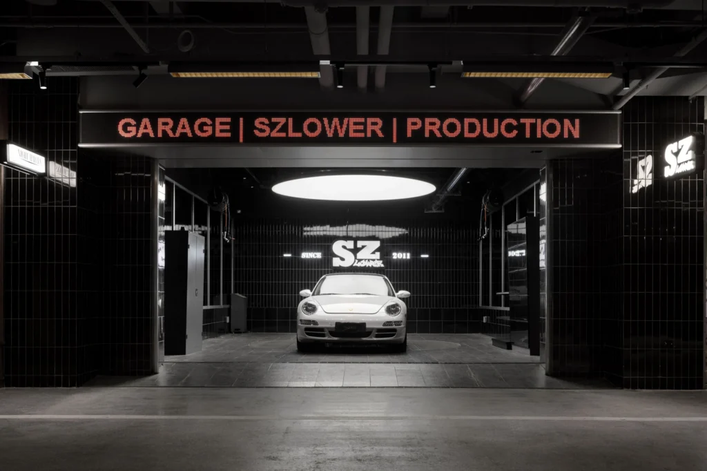 Garage en Shenzhen: Un paraíso retro futurista para los amantes de los autos 4 Garage en Shenzhen: Un paraíso retro futurista para los amantes de los autos -