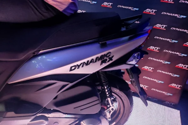 AKT-Dynamic-RX-150-Detalle-Marca