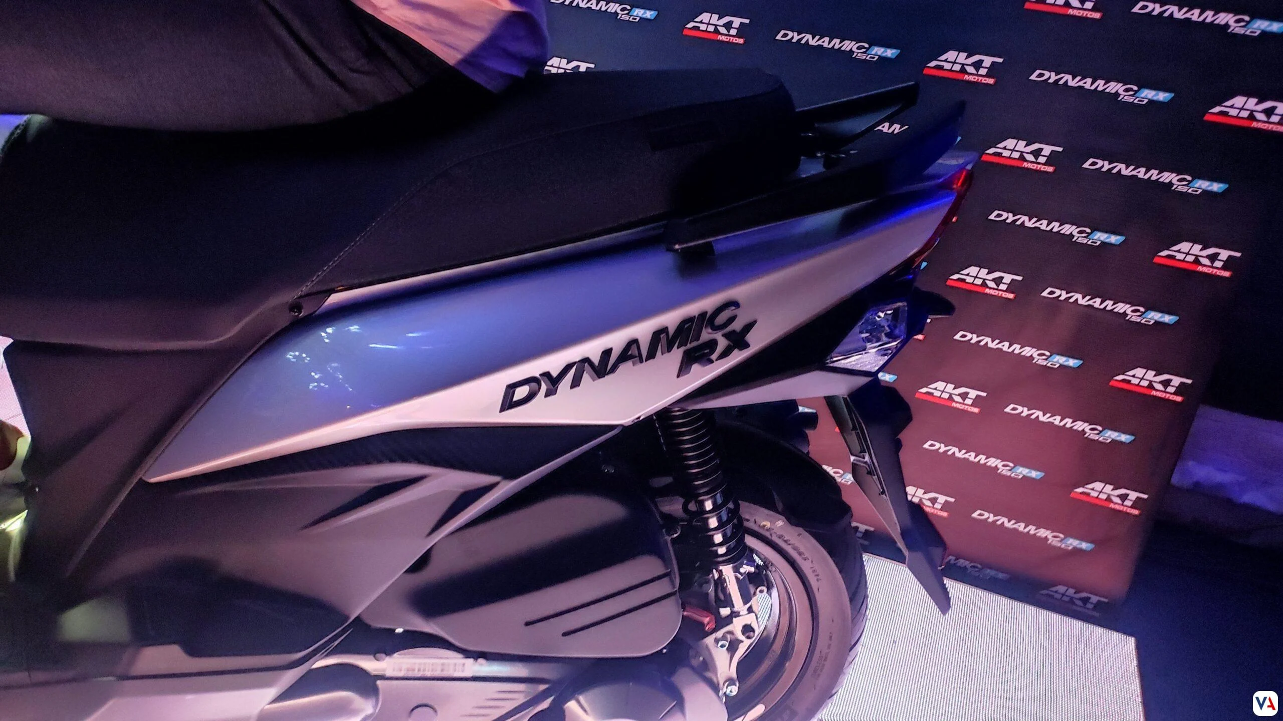 AKT-Dynamic-RX-150-Detalle-Marca