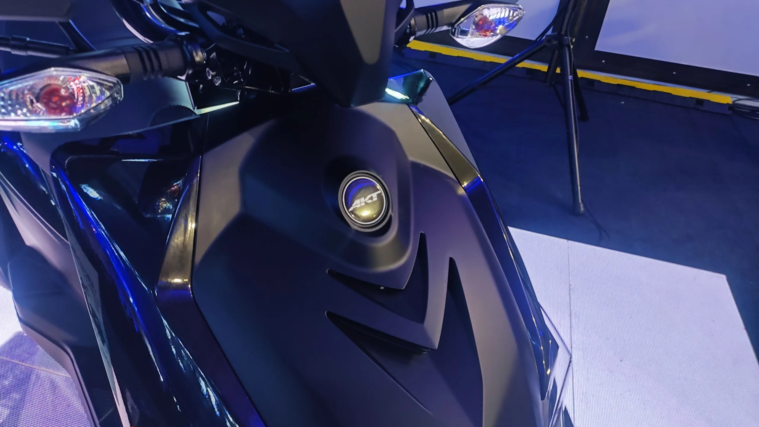 AKT Dynamic RX 150 frontal