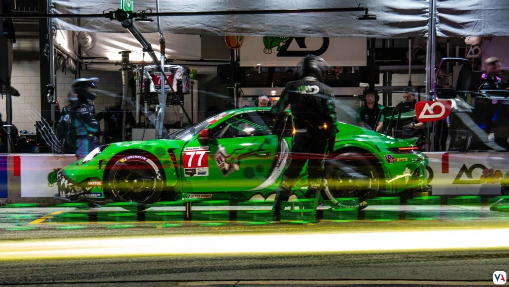 Porsche domina las 12 Horas de Sebring con un aplastante 1-2 3 Alessio-Picariello-BEL-Klaus-Bachler-AUT-Laurin-Heinrich-GER-Porsche-911-GT3-R-AO-Racing-77-IMSA-Sebring-USA-2025-Porsche-AG