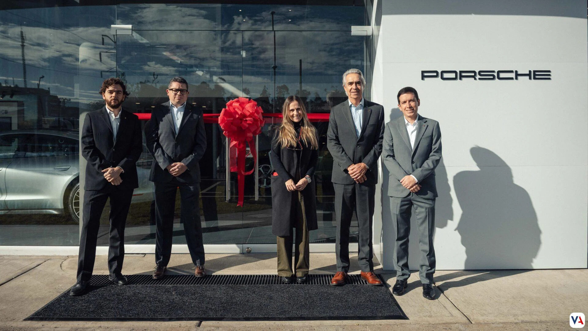 Autoelite es reconocido como el importador del año 2024 en América Latina 3 Daniel Restrepo, gerente financiero de Autoelite; Yeisson Aguirre, gerente nacional de Postventa; Paula Jaramillo, gerente de mercadeo y prensa; Jorge Behar, gerente general; Juan David Jiménez, jefe comercial.