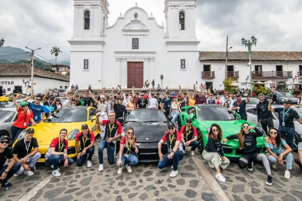 Equipo-Autoelite-importador-oficial-de-Porsche-para-Colombia.