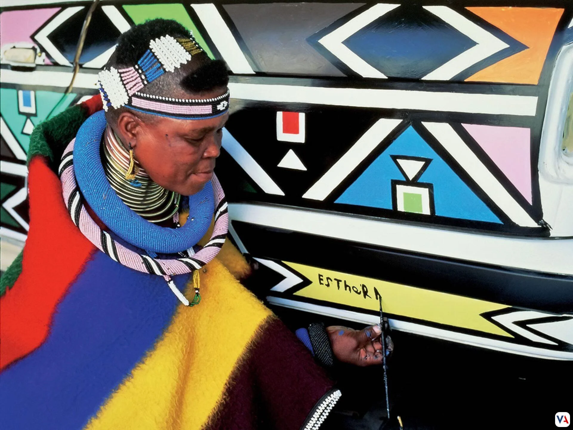 #12
Esther Mahlangu / BMW 525i / 1991