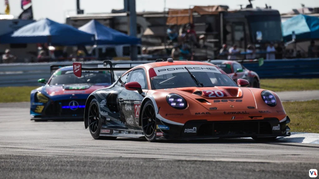 Porsche domina las 12 Horas de Sebring con un aplastante 1-2 2 Richard-Lietz-AUT-Claudio-Schiavoni-ITA-Matteo-Cressoni-ITA-Porsche-911-GT3-R-Proton-Competition-20-IMSA-Sebring-USA-2025-Porsche-AG