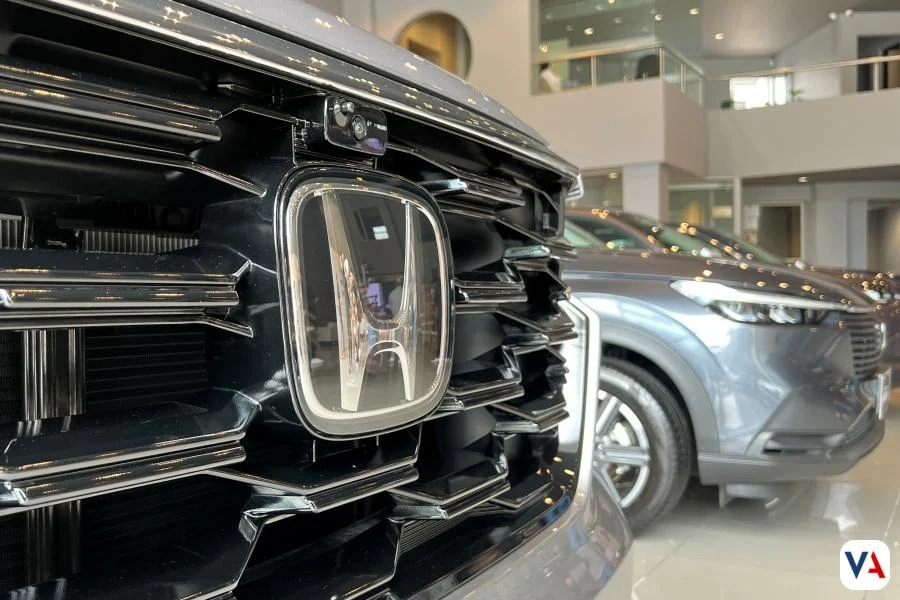 Honda renovación vitrinas Colombia 2025