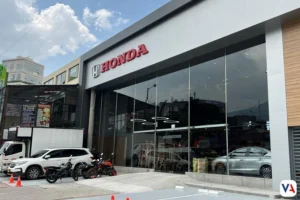 Honda renovación vitrinas Colombia 2025