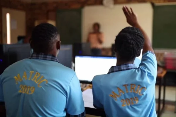reutilización baterías Nissan LEAF In-a-classroom-at-Filadelfia-School