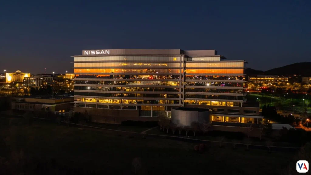 Reutilización baterías Nissan LEAF: energía sostenible más allá del coche 4 Nissan-Americas-headquarters-lit-up-at-night