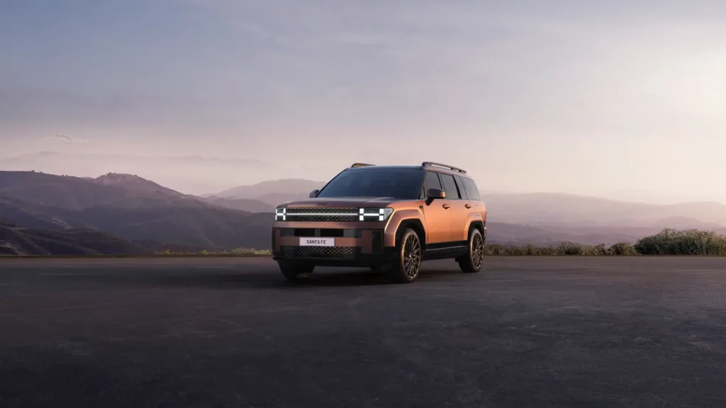 Vehículos híbridos y eléctricos: ¡Descubre la movilidad sostenible en Semana Santa! 3 vehículos híbridos y eléctricos Hyundai Santa fe Hibrida