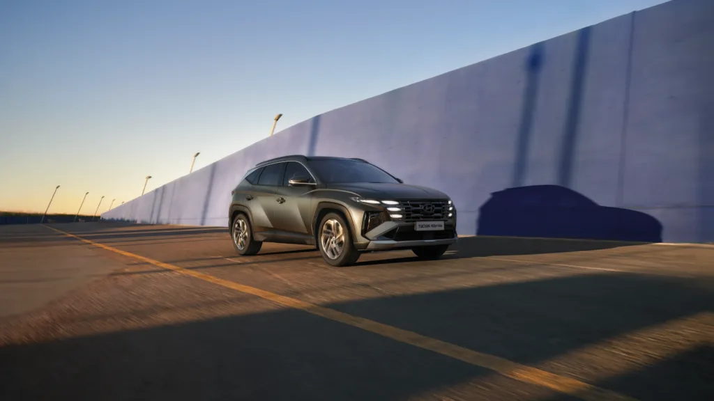 Vehículos híbridos y eléctricos: ¡Descubre la movilidad sostenible en Semana Santa! 2 vehículos híbridos y eléctricos Hyundai Tucson